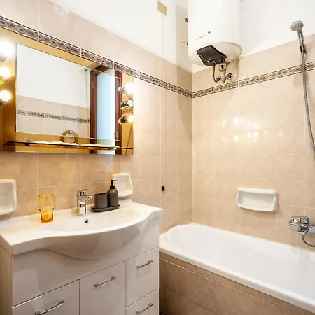 The Luxor - Turati Daire